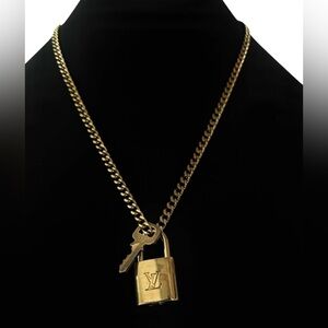 LOW START!!!! Louis Vuitton #344 LV Lock & Key with Necklace Chain